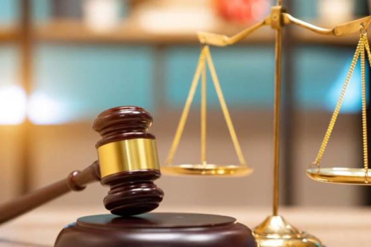 ابتدائية ‘تونس 1′ تقرر إرجاع أحد القضاة المعفيين بأمر رئاسي إلى عمله