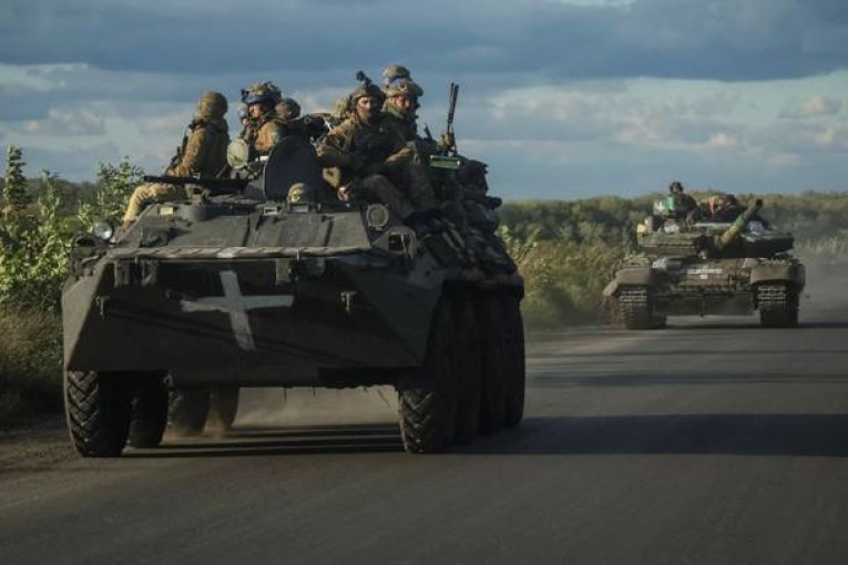 أوكرانيا تتقدّم شرقاً بعد انسحاب روسيا والانفصاليون يدعون لاستفتاء عاجل