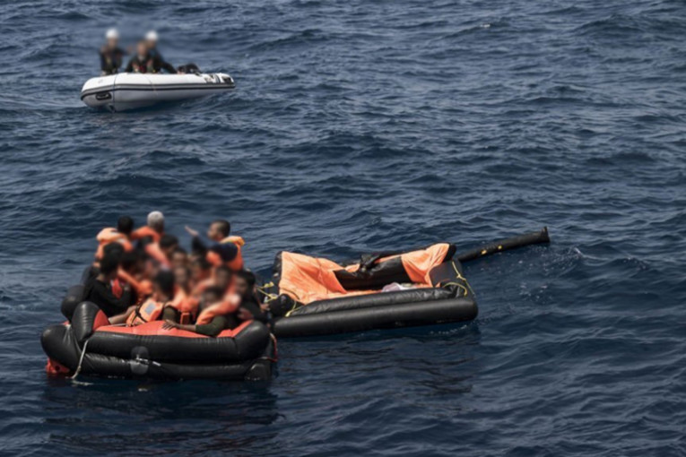 غرق مركب ”حرقة” قبالة سواحل الشابة وانتشال ثماني جثث