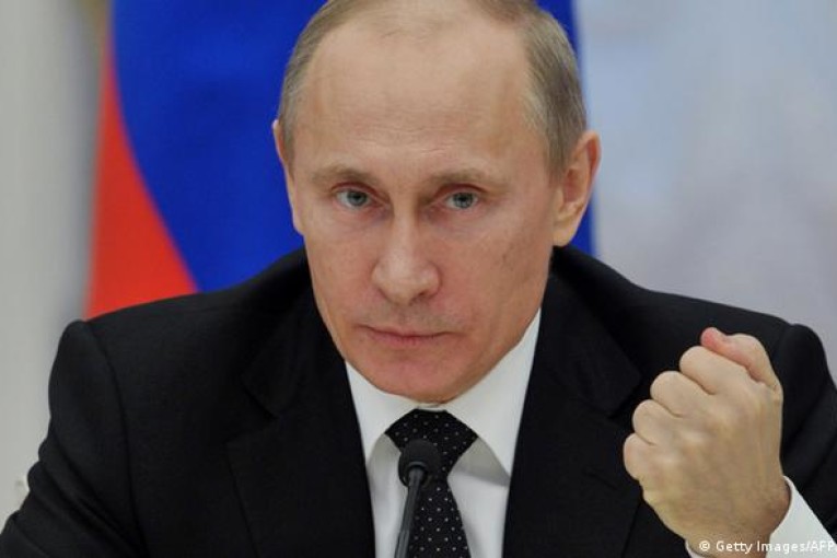 بوتين يتهم الغرب بالاستعداد لإثارة ثورات في أي بلد