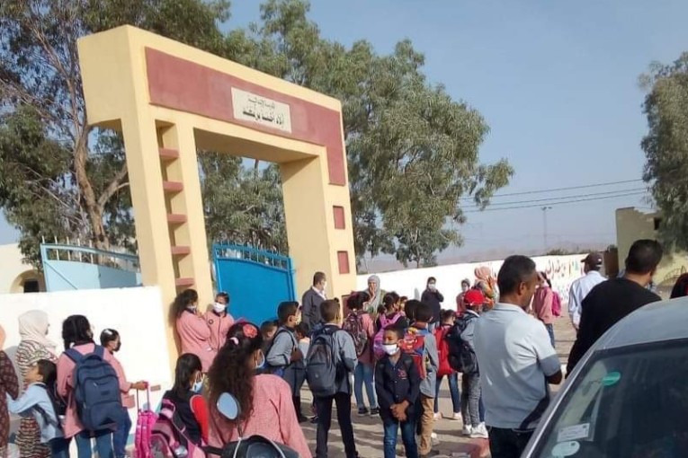 مدرسة السقدود بالرديف:الأولياء يغلقون المدرسة احتجاجا على انقطاع الماء