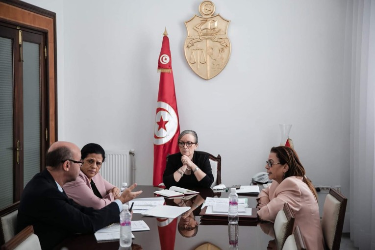 رئيسة الحكومة ووزراء المالية والتجارة والفلاحة يناقشون ميزانية الدولة وتوفير الموارد لإنهاء سنة 2022