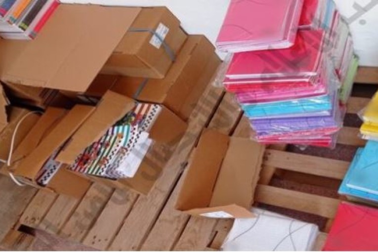 صفاقس: حجز 13715 كراس بمختلف أنواعه و755 رزمة أوراق