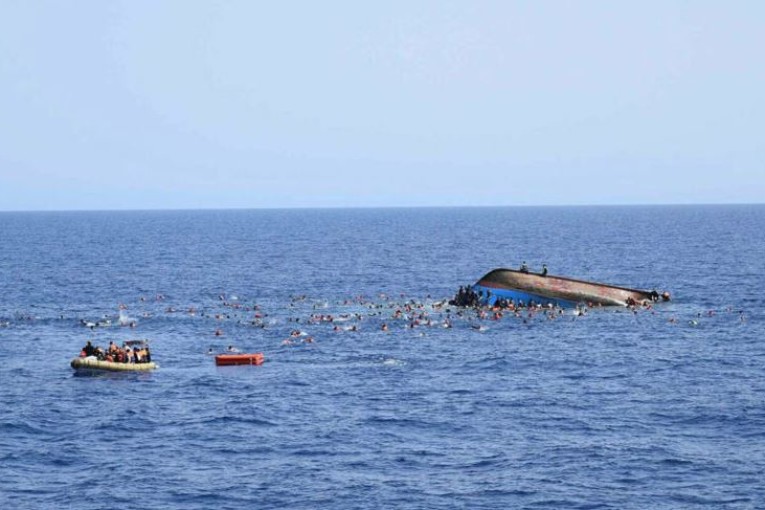 غرق مركب هجرة في المنستير: إنقاذ 22 شخصا والبحث متواصل عن مفقودين اثنين