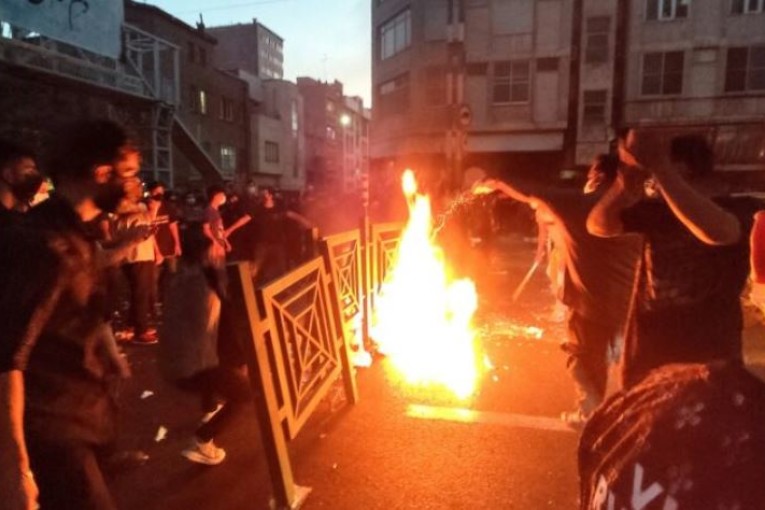 وكالة: الشرطة الإيرانية تعتقل 739 متظاهرا