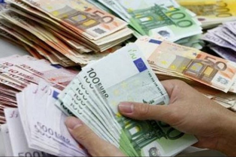 ديوان التونسيين بالخارج يدعو البنوك الى تيسير التدفقات المالية للتونسيين بالخارج والتخفيض من كلفتها