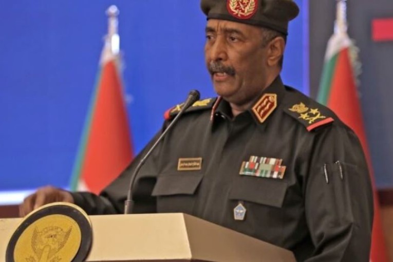 البرهان يؤكد انسحاب المؤسسة العسكرية من العملية السياسية بالسودان