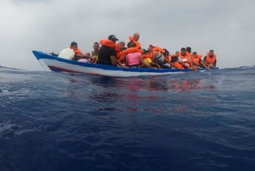 سفينة مصرية تنقذ 60 مهاجرا من الموت في البحر المتوسط