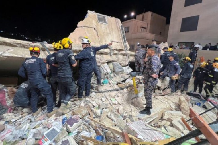 ارتفاع عدد قتلى مبنى الأردن المنهار إلى 13