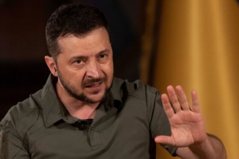 زيلينسكي يتهم روسيا بارتكاب جرائم حرب في أوكرانيا