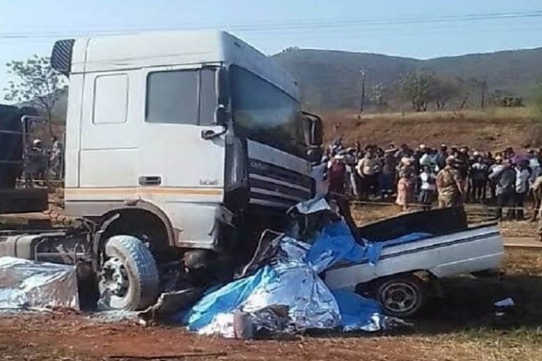 بينهم 19 طفلا: مقتل 21 شخصا في حادث مروع بجنوب إفريقيا