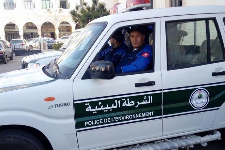 فرق الشرطة البيئية ببلدية تونس.. 177 مخالفة صحية في 15 دائرة بلدية
