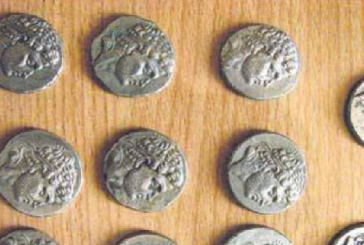 المهدية: حجز 352 قطعة نقدية ذات قيمة أثرية وقطعتين من الألماس