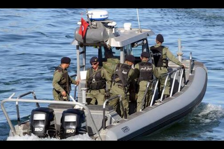 وزارة الدفاع: انتشال جثة ربان مركب صيد غرق أمس في سواحل المحرس