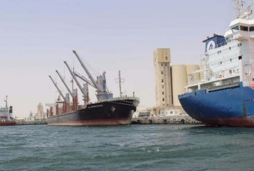 بنزرت: تواصل عمليات إفراغ شحنة السكر القادمة من الهند في انتظار وصول 27300 طن من السكر البني