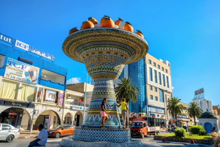 نابل: أهالي غرمان يغلقون الطريق الجهوية رقم 26 احتجاجا على تردي البنية التحتية للطرقات