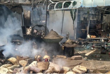 قابس: الاحتفاظ بشخصين على خلفية المساعدات الاجتماعية للتجار المتضررين من حريق سوق جارة