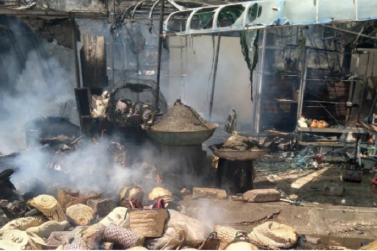 قابس: الاحتفاظ بشخصين على خلفية المساعدات الاجتماعية للتجار المتضررين من حريق سوق جارة