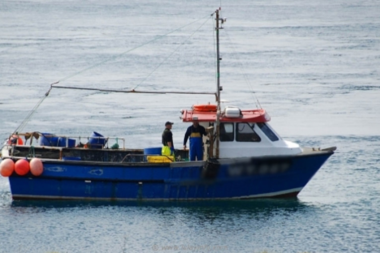 سوسة: فقدان الاتصال بمركب صيد على متنه ثلاثة بحارة غادروا الميناء منذ الخميس الماضي