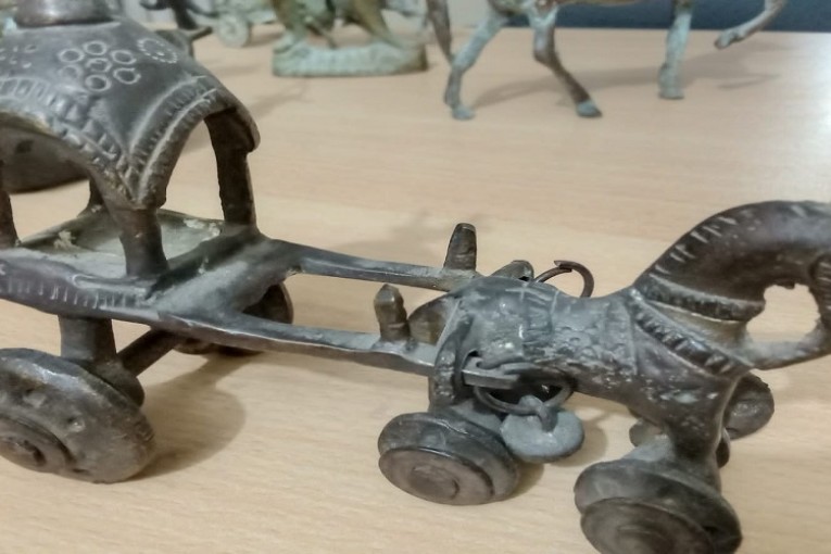 الصخيرة: إحباط مُحاولة تهريب 18 قطعة أثرية