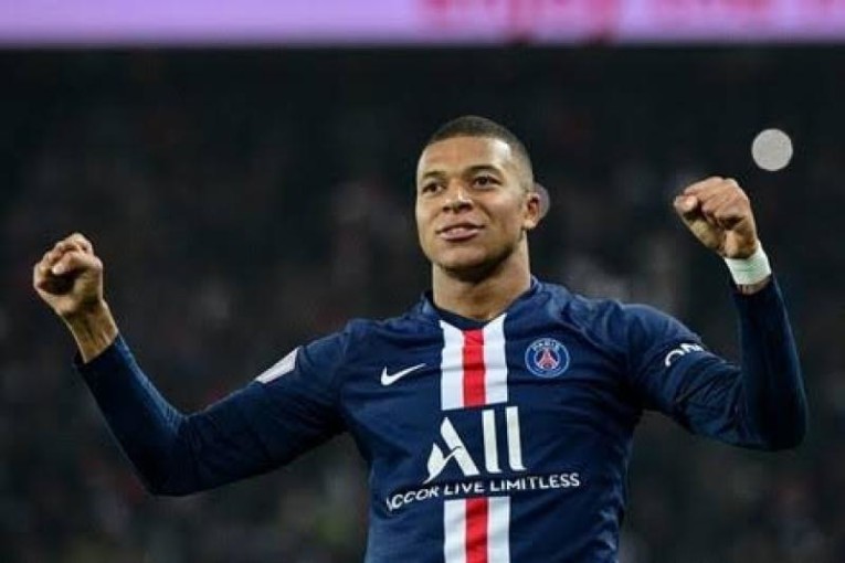 عقد مبابي يورط إدارة سان جيرمان