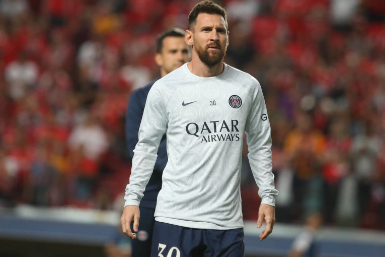 برشلونة يواصل إغراء ميسي بالعودة