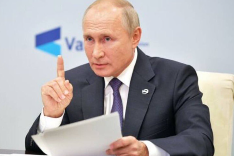 الرئيس الروسي: الغرب يلعب لعبة خطيرة ودامية