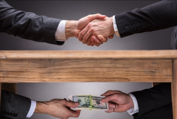 العاصمة: الإحتفاظ برئيس بلدية من أجل الإبتزاز والإرتشاء