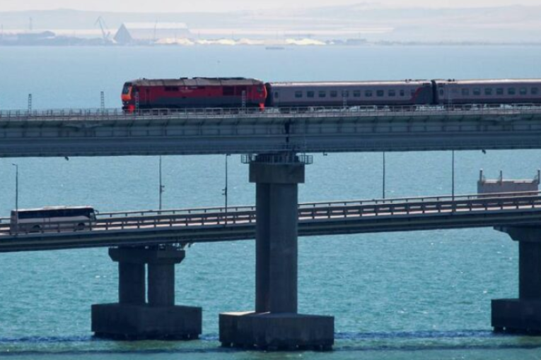 عودة حركة السير لطبيعتها عبر جسر القرم بعد تفجيره