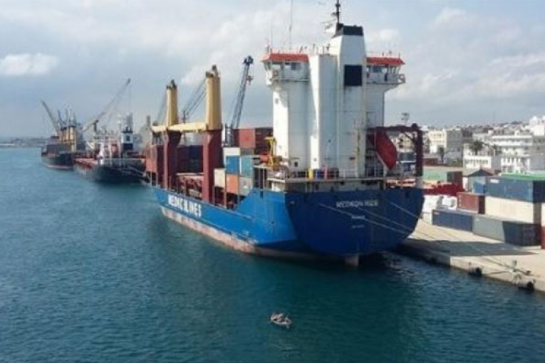 الرصيف البترولي لميناء بنزرت: تواصل عملية إفراغ باخرة محمّلة بحوالي 31 ألف طنّ من المحروقات