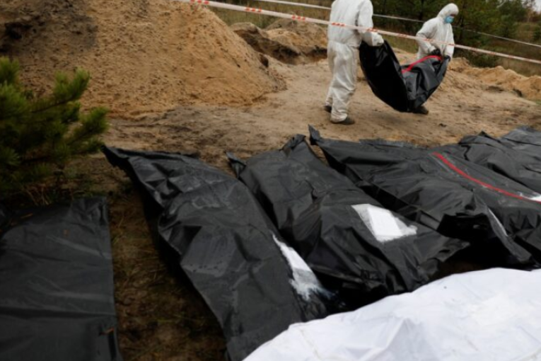 أوكرانيا تعلن العثور على جثث مدفونة لعشرات المدنيين في بلدات استعادتها في دونيتسك