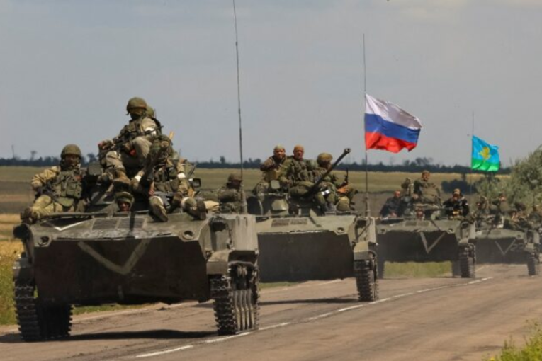 ضربة جديدة لموسكو في أوكرانيا.. مسلحان يقتلان 11 في قاعدة عسكرية روسية