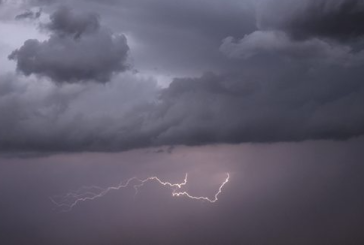 الليلة.. خلايا رعدية ممطرة تواصل نشاطها بعدة مناطق في 3 ولايات