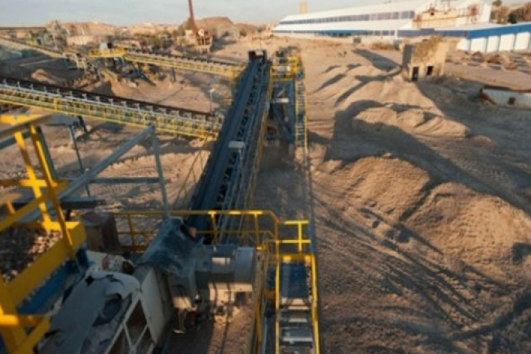 وزارة الصناعة تمنح الشركة التونسية للمواد المنجمية عقد تأسيس رخصة ‘جبل المرفق’ في سيدي بوزيد
