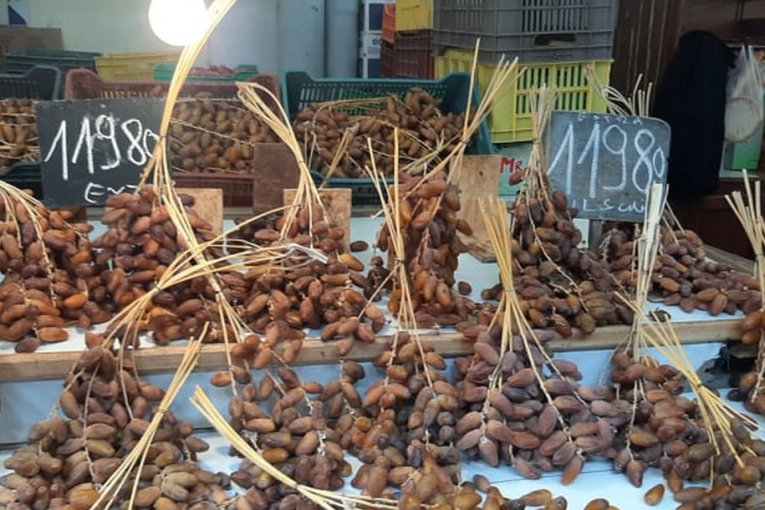 لليوم الثاني على التوالي: فلاّحون في قبلي يحتجون للمطالبة باحترام تسعيرة شراء التمور من قبل المجمّعين