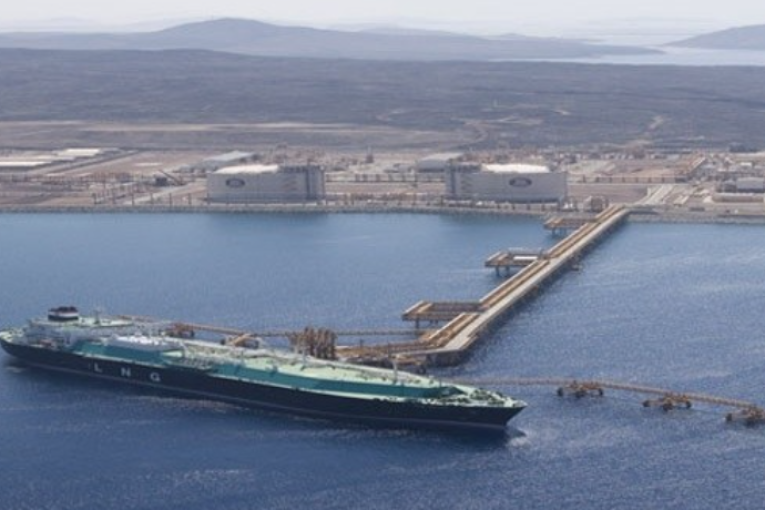 الإمارات تدين استهداف ميليشيا الحوثي ميناء الضبة النفطي في اليمن