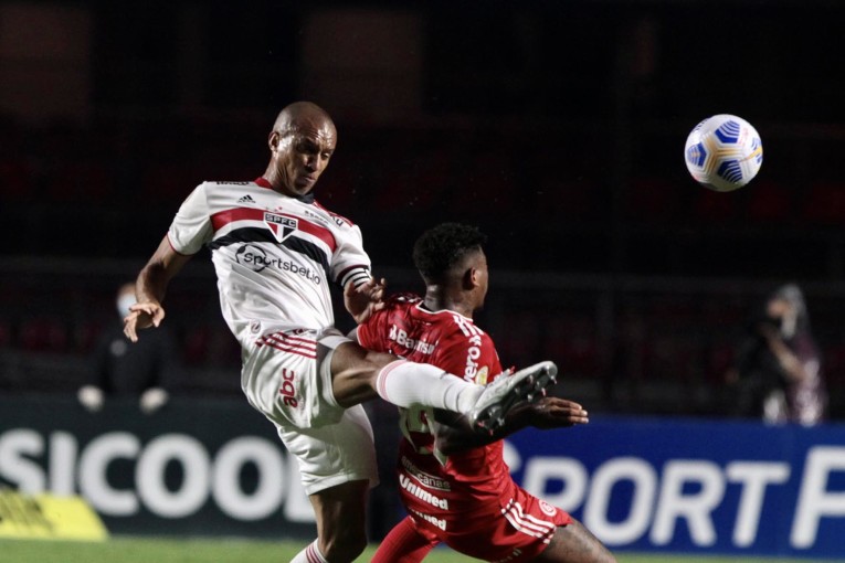 ساو باولو يهزم أتلتيكو جويانيينسي