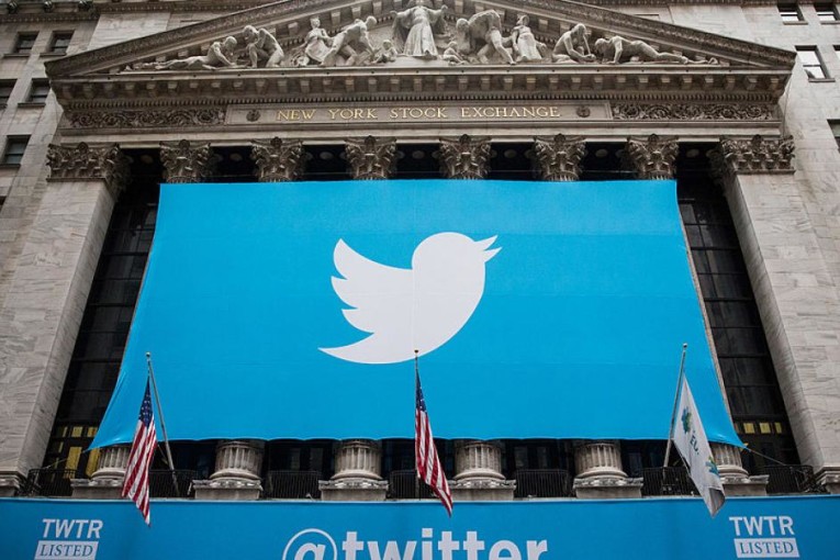 مئات العاملين في تويتر مهدّدون بالتسريح