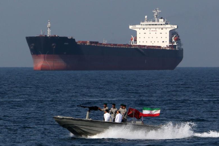 إيران تحتجز ناقلة أجنبية بتهمة تهريب النفط