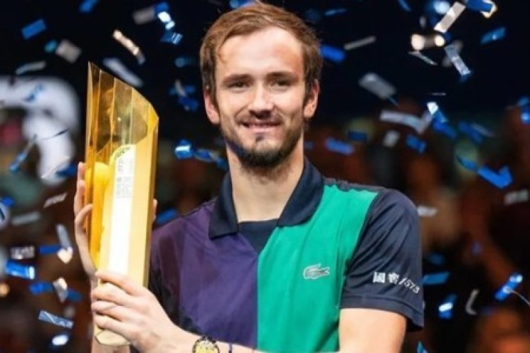 ميدفيديف يعود للمركز الثالث في التصنيف العالمي