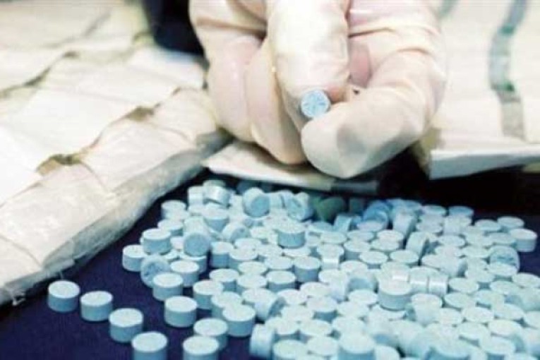 غار الدماء: حجز 3000 قرص مخدر داخل العجلة الاحتياطية لسيارة