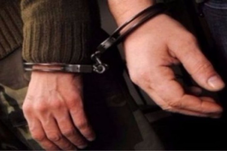 إيقاف امرأة محكومة بـ6 سنوات سجنا على متن “لواج”