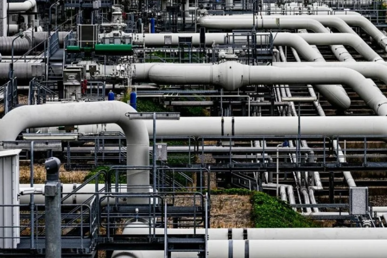 ألمانيا تتلقى أولى شحنات الغاز من فرنسا
