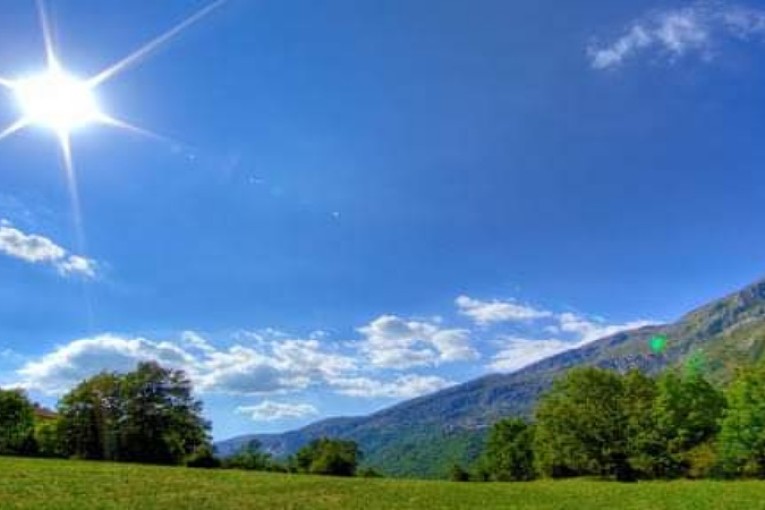 طقس اليوم: ارتفاع طفيف في درجات الحرارة وضباب محلي خلال الساعات الاولى من النهار