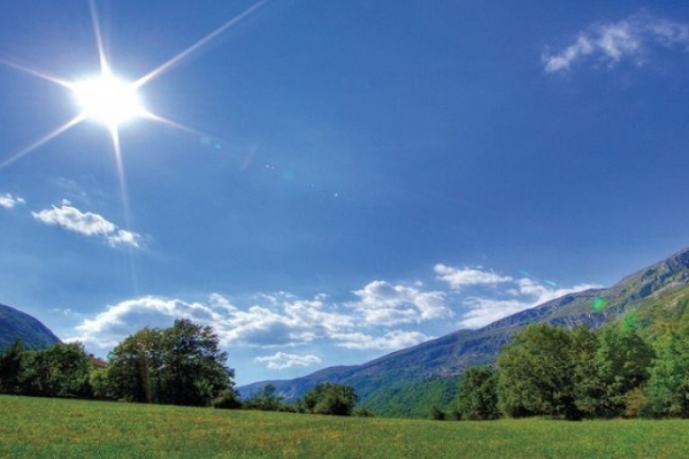 طقس اليوم: تواصل مؤشرات الإستقرار والصحو والحرارة بين 27 و32 درجة