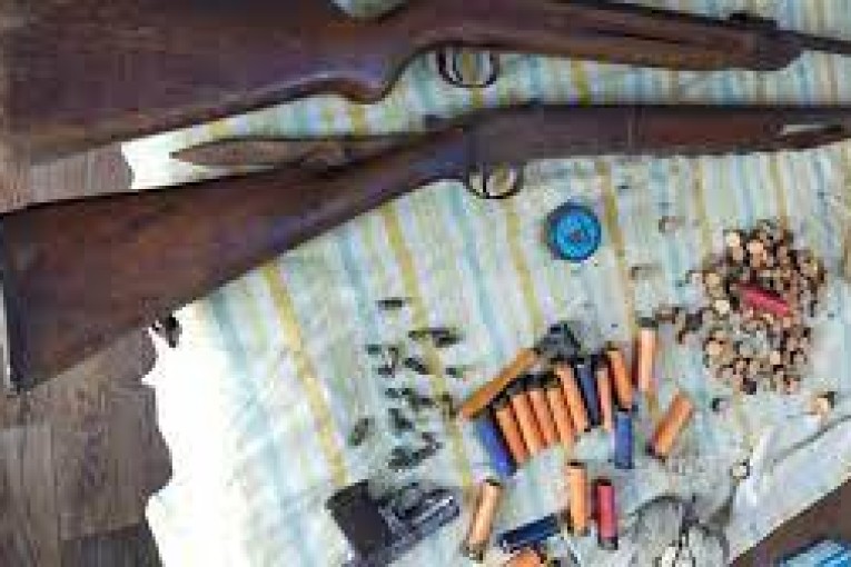 منوبة: حجز بندقيتي صيد و1200 خرطوشة وعملة اجنبية وتونسية مزيفة