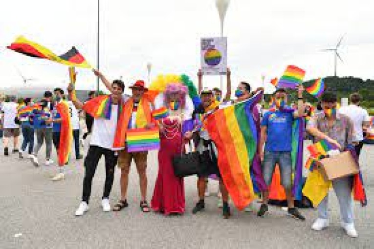 قطر تردّ على أوّل مظاهرة للمثليين