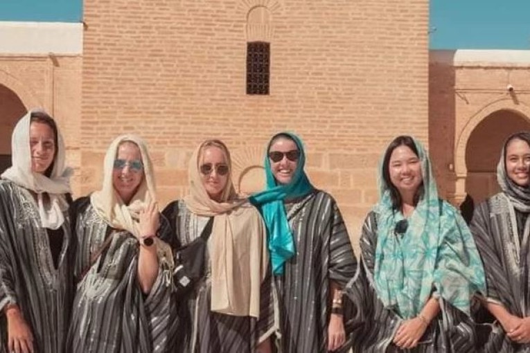 نجمات التنس العالمي في جولة سياحية بالقيروان والجم
