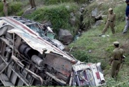 مصرع 25 شخصا في حادث سقوط حافلة في واد بالهند