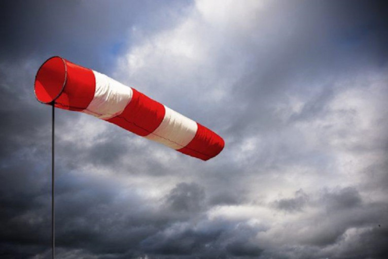 الطقس .. سرعة الرياح تتجاوز 60 كلم/س